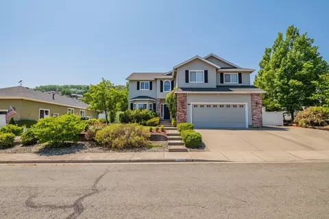 2014 NW Sarum Cir, Grants Pass, OR 97526
