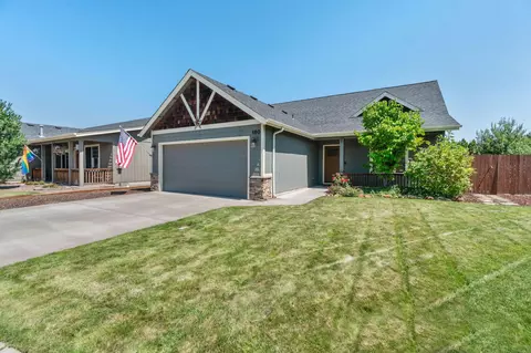 180 NW 27th Ct, Redmond, OR 97756