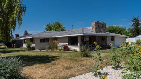697 SE 3rd St, Prineville, OR 97754