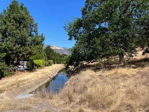 Fern Valley Road, Phoenix, OR 97535