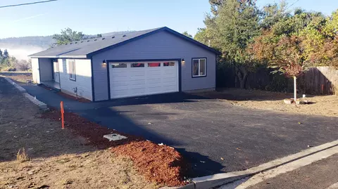516 Mt Pitt St, Klamath Falls, OR 97601