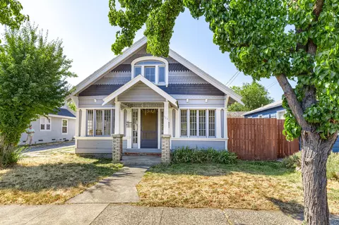 723 W 11th St, Medford, OR 97501