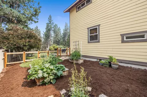 60992 Creekstone Loop, Bend, OR 97702 photo 39