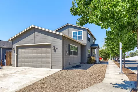 1217 Crown Ave, Central Point, OR 97502