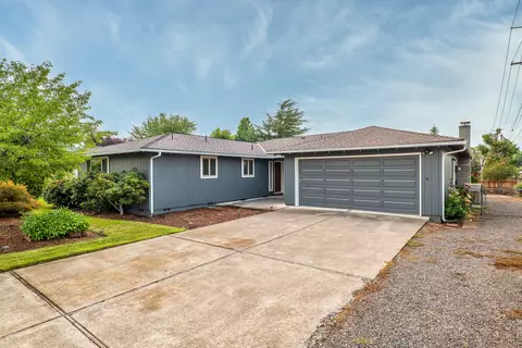 3052 Crystal Mountain Ave, Medford, OR 97504