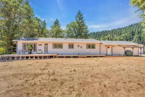 304 Thompson Creek Rd, Selma, OR 97538