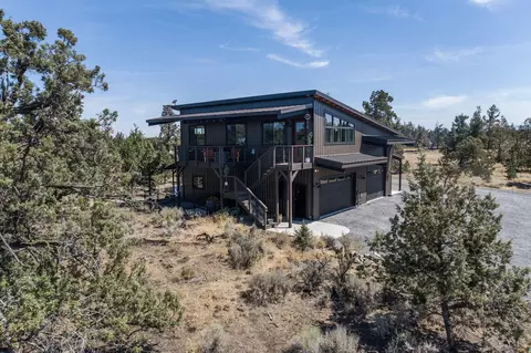 21425 Gift Rd, Bend, OR 97703