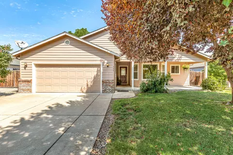 944 Parkdale Ave, Medford, OR 97501