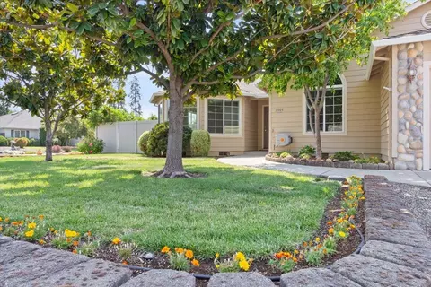 2644 Devonshire Pl, Central Point, OR 97502 photo 3