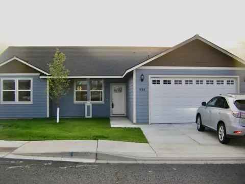 934 SE Maui Ln, Madras, OR 97741