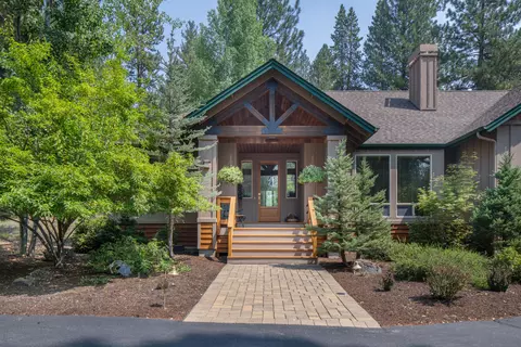 55212 Huntington Rd, Bend, OR 97707