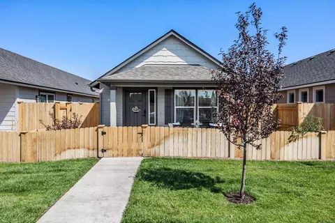 933 NW Upas Ave, Redmond, OR 97756