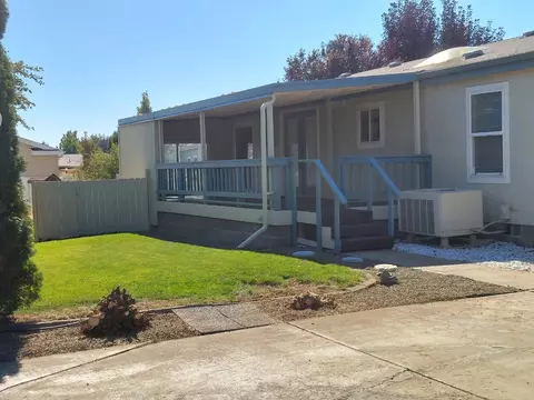 1955 NE 6th St, Redmond, OR 97756