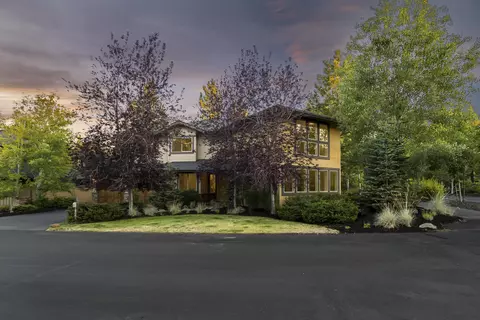 19061 Mt Hood Pl, Bend, OR 97703