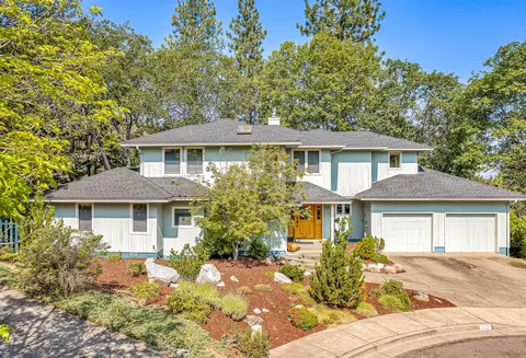 712 Benjamin Ct, Ashland, OR 97520