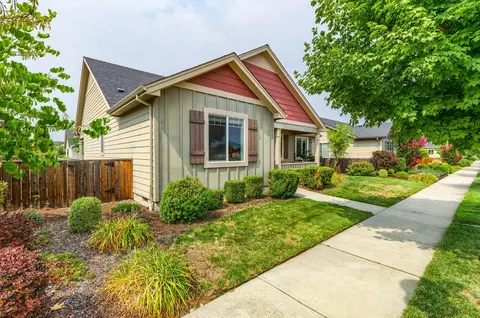 514 Stone Pointe Dr, Central Point, OR 97502 photo 4
