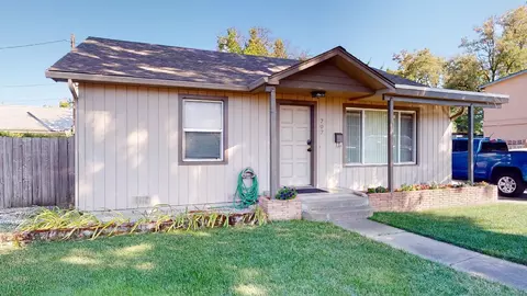 707 SE 9th St, Grants Pass, OR 97526