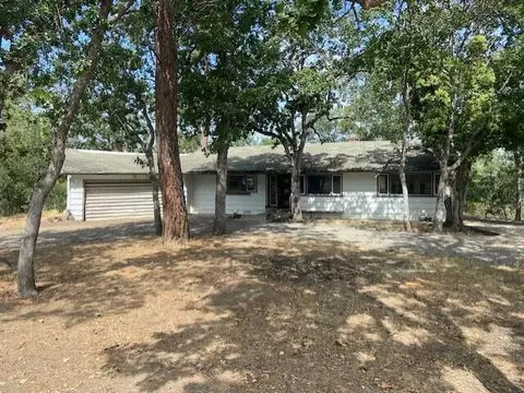 180 Idlewood Dr, Eagle Point, OR 97524