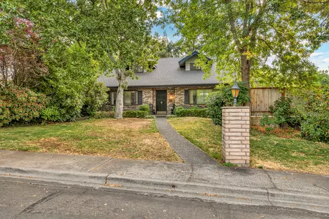 232 Kensington Sq, Medford, OR 97504
