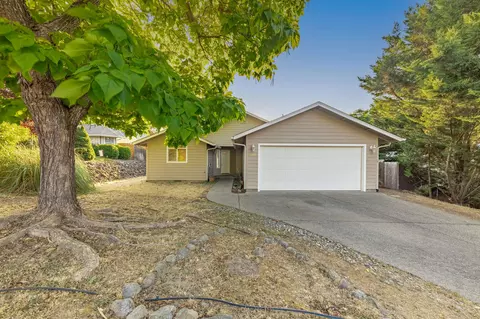 2304 Damon Ct, Grants Pass, OR 97527