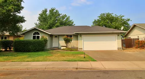 1376 Abby Ln, Grants Pass, OR 97527