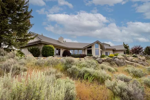 2658 Fairway Dr, Klamath Falls, OR 97601