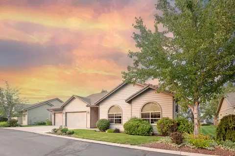 1813 NW Cliff Side Way, Redmond, OR 97756