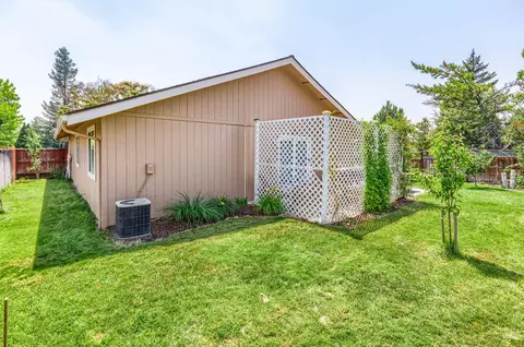 119 Osprey Dr, Eagle Point, OR 97524 photo 3
