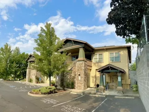 733 N Main St, Ashland, OR 97520