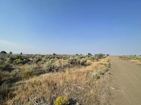 Spruce Lane, Christmas Valley, OR 97641