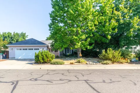574 Mitchell Way, Central Point, OR 97502