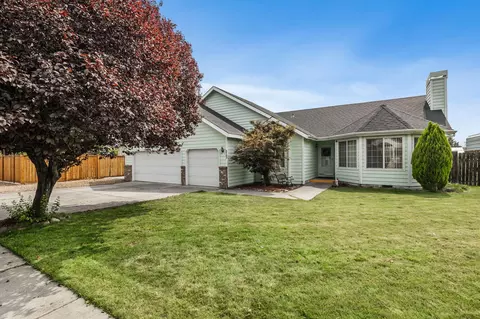 2767 NE Wells Acres Rd, Bend, OR 97701