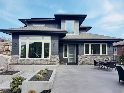818 Kestrel Pkwy, Ashland, OR 97520