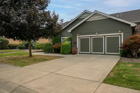 126 Sky Hawk Dr, Eagle Point, OR 97524 photo 2