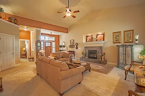 126 Sky Hawk Dr, Eagle Point, OR 97524 photo 4
