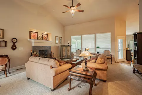 126 Sky Hawk Dr, Eagle Point, OR 97524 photo 5