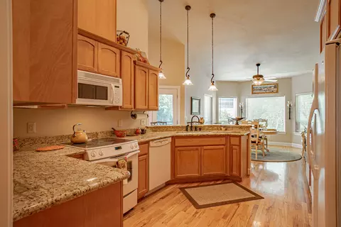 126 Sky Hawk Dr, Eagle Point, OR 97524 photo 10