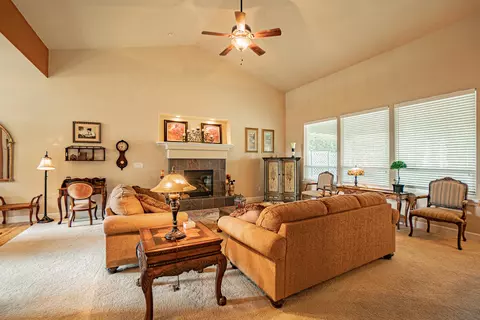 126 Sky Hawk Dr, Eagle Point, OR 97524 photo 3