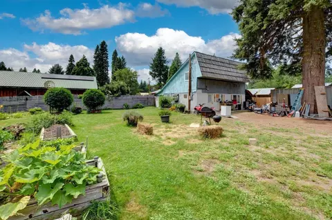 416 Weitman Ln, Prospect, OR 97536