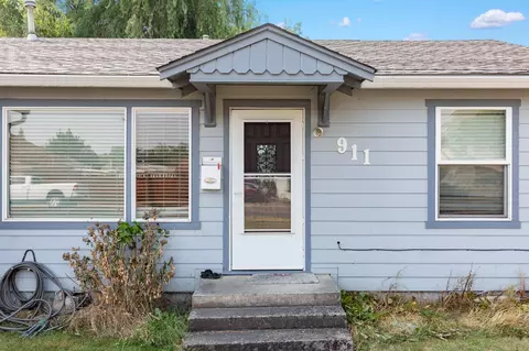 911 W 13th St, Medford, OR 97501