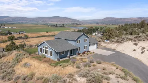9582 Hill Rd, Klamath Falls, OR 97603
