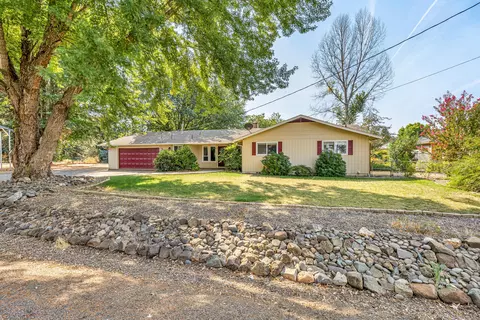1997 Boes Ave, Central Point, OR 97502