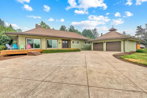 3753 Old Cherry Ln, Medford, OR 97504