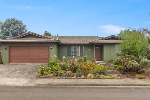 1327 Bonita Ave, Medford, OR 97504