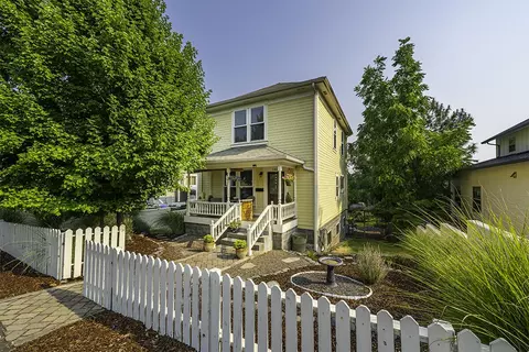 541 Fairview St, Ashland, OR 97520