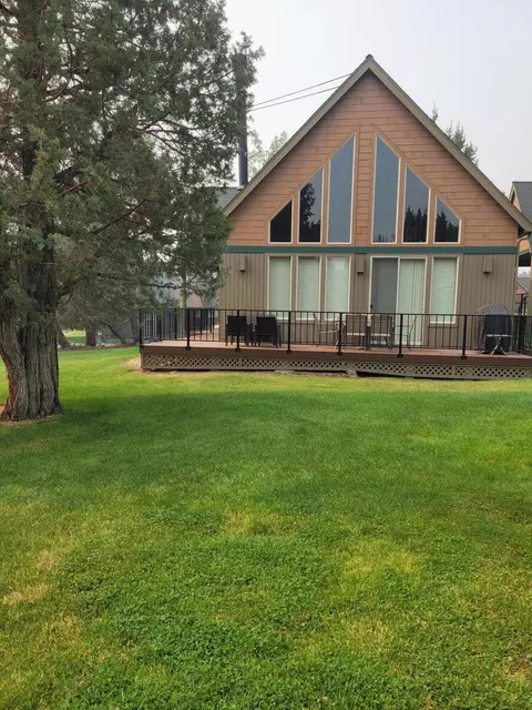 8921 Cliff Swallow Dr, Redmond, OR 97756