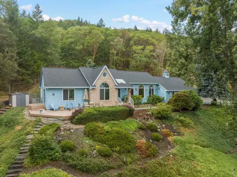 500 Wildrose Ln, Grants Pass, OR 97527