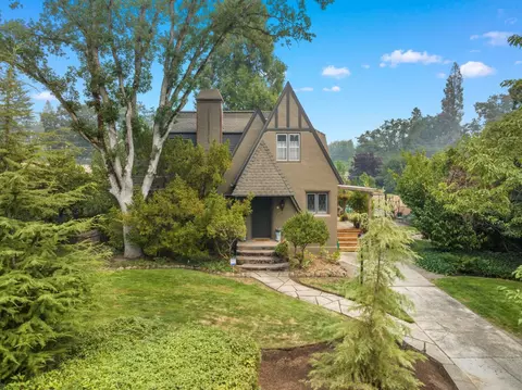 7 Glen Oak Ct, Medford, OR 97504