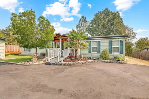 114 Sarma Dr, Shady Cove, OR 97539