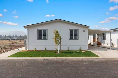 300 Luman Rd #207, Phoenix, OR 97535